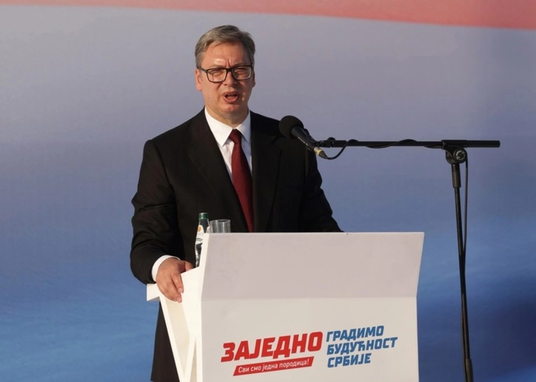 Vučić: Srbija ponovno uvodi obvezni vojni rok